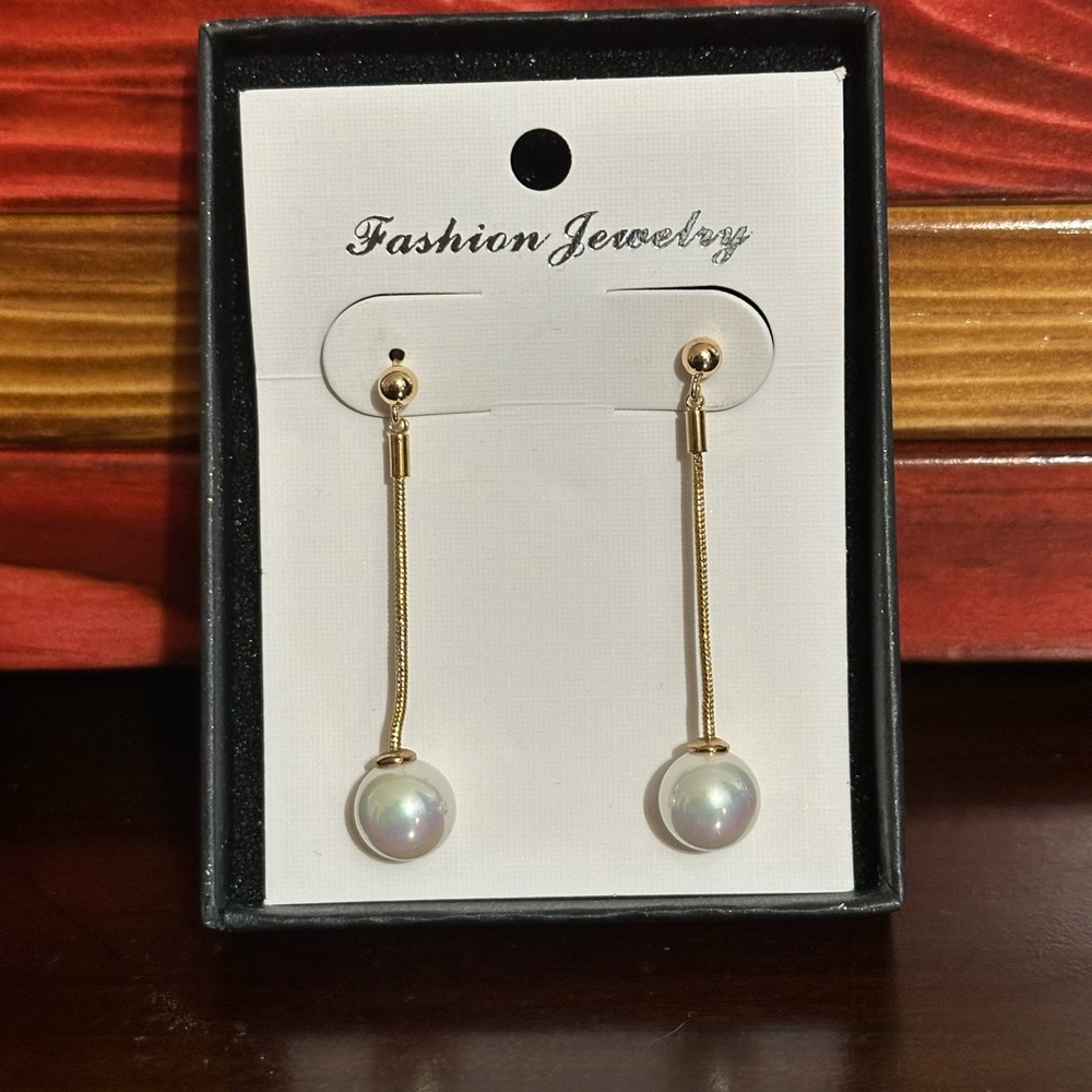 Elegant Gold and Pearl Drop Earrings